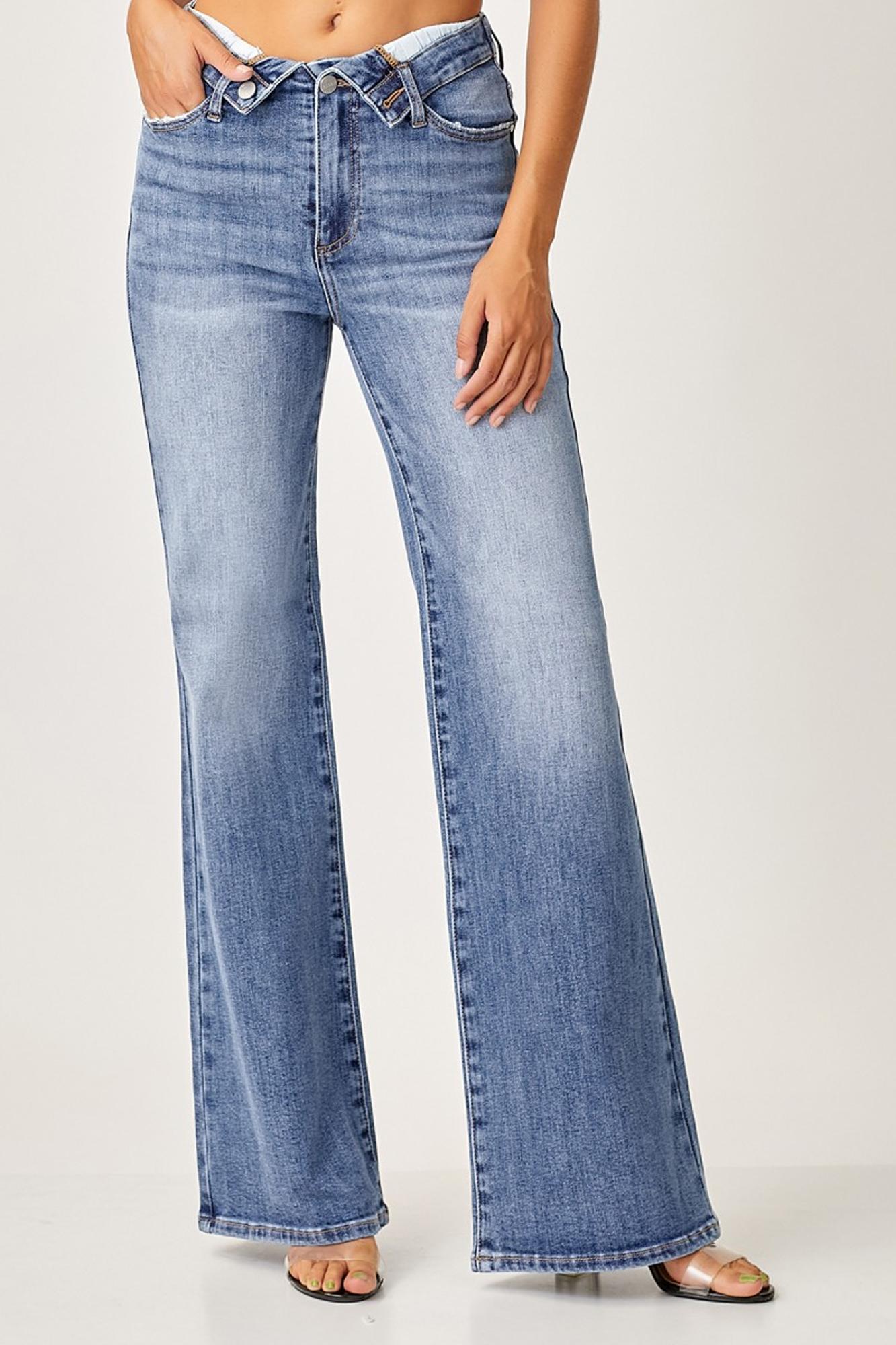 Mid Rise Flap Straight Jeans