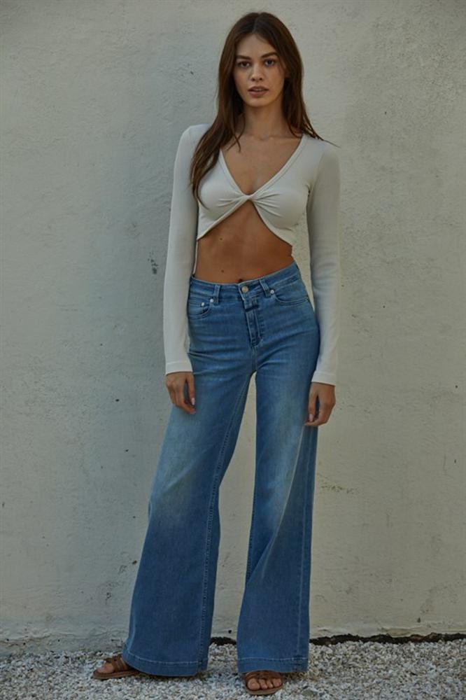 All Yours Front Twist Long Sleeve Crop Top: DOVE